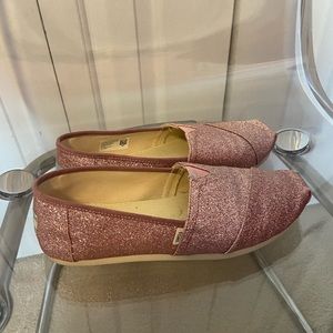 TOMS Womens 7.5 sparky pink shoes NEVER WORN